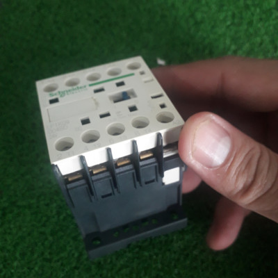 Khởi động từ LP1K09004BD Schneider 4P coil 24Vdc LP1K09..BD