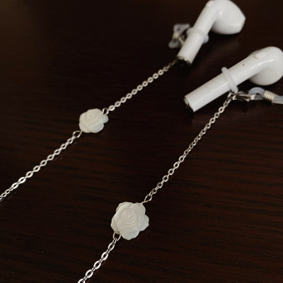 Dây phụ kiện kính dây chuyền đeo cổ đeo airpod charm hoa hồng bạch ấn tượng