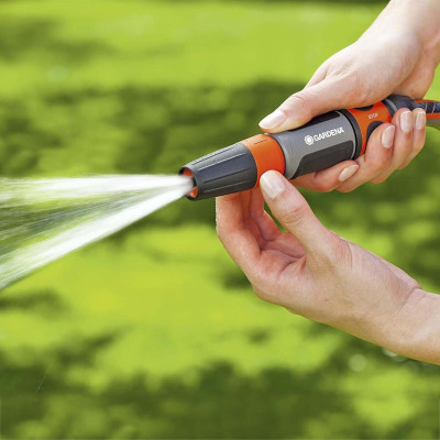 Vòi phun cổ điển cầm tay Gardena 18300-50