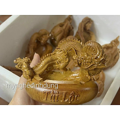 Gạt tàn thuốc là  khắc rồng bằng gỗ bách xanh thơm nức kt 15×10×9cm 