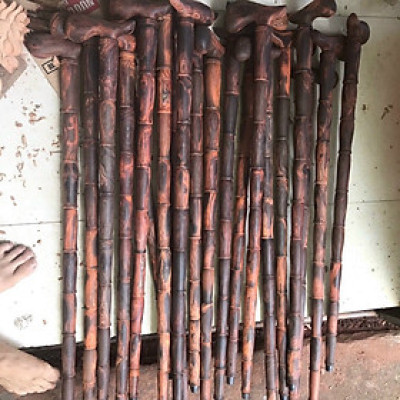 Gậy batong bằng gỗ trắc đỏ đen ,dàng cho người già 