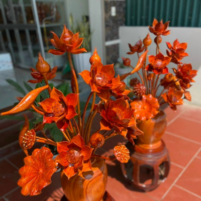 2 bình hoa sen 25 cành ,hoa ,lá gương ,trang trí phòng khách phòng thờ bằng gỗ hương đỏ cực đẹp 