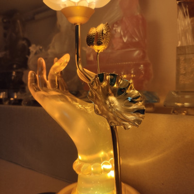 Đèn thờ tay Phật hoa lưu ly