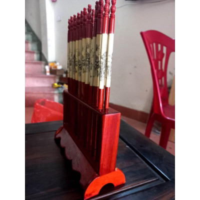 Bộ Đũa thờ dáng cắm đứng bằng gỗ hương có kệ và đũa 10 đôi