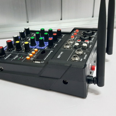 Bàn trộn Mixer G4 USB – Chuyên dùng livestream, karaoke gia đình – Có màn hình led – Kèm 2 micro không dây – Dùng được cho loa kéo, loa ô tô, dàn karaoke gia đình, livestream, thu âm - Tích hợp nguồn 5V và 48V cho micro thu âm - Hàng chính hãng