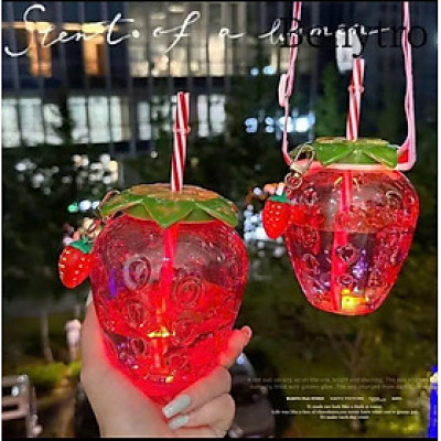 Bình nước hình trái dâu tặng kèm móc khóa trái dâu siêu dễ thương 