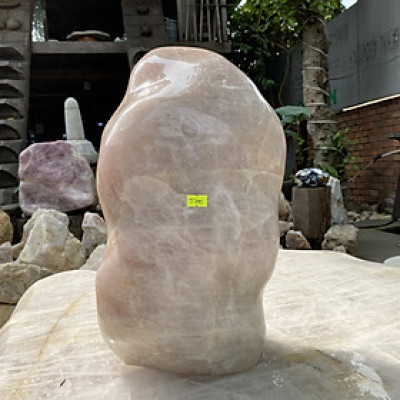 Trụ đá thạch anh tự nhiên nguyên khối NHASAN T700 "Khơi Thông Long Mạch, Cải Thiện Sức Khỏe" Nặng 24kg (KT: 39 x 23 x 13.5 cm) - Hàng chính hãng