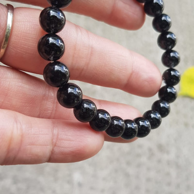 Vòng tay nữ thạch anh tóc đen dầy kín tự nhiên size hạt 8mm màu đen đậm bóng đẹp hợp mệnh thủy mệnh Mộc đeo đẹp may mắn hợp mệnh tuổi tốt sức khỏe công việc ạ