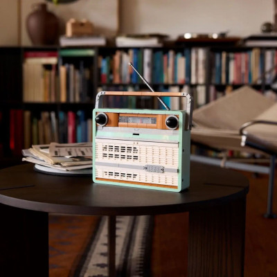 LEGO ICONS 10334 Đồ Chơi Lắp Ráp Đài Radio Cổ Điển (906 chi tiết)