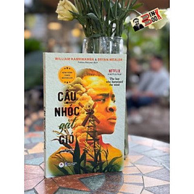 (Tái bản năm 2023) CẬU NHÓC GẶT GIÓ - William Kamkwamba, Bryan Mealer - Fatass Racoon dịch – NXB Thanh niên – Huy Hoang Bookstore