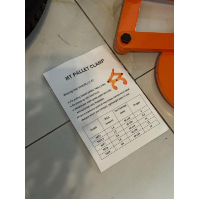 Kẹp Càng Cua Pallet Đa Năng – Dụng Cụ Kẹp Hàng Gỗ, Sắt, Máy Móc