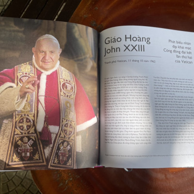 Cuốn Sách: NHỮNG BÀI DIỄN VĂN LÀM THAY ĐỔI THẾ GIỚI TỪ 1945 ĐẾN NAY- bìa cứng in màu toàn bộ - ấn bản kỷ niệm 65 năm thành lập NXB Kim Đồng