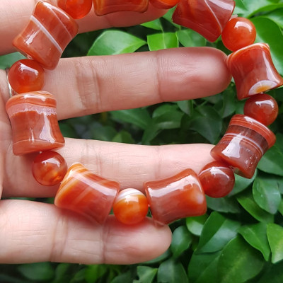 Vòng tay đá mã não đỏ kiểu Vòng kiểu hạt to thống 14mm với hạt tròn 10mm Anh Chị mệnh hỏa mệnh thổ đeo xinh đẹp tay ạ