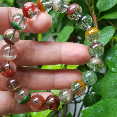 Chiếc Vòng Đá Thạch Anh Ưu Linh Ngũ Sắc Vip 10mm / 10li 100% đá tự nhiên cao cấp màu đa sắc tươi trong bóng thiệt xinh đẹp Nữ tất cả các mệnh đeo tốt đẹp may mắn, tài lộc và tốt cho sức khỏe ạ