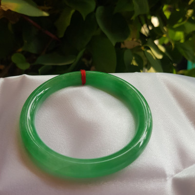 Vòng cẩm thạch Lý Nở 53  Size vòng 53mm x Dầy 7,2mm màu Xanh lá Tươi bóng đều đẹp quá  Nữ mệnh Mộc Hỏa 52kg - 60kg đeo đẹp ạ