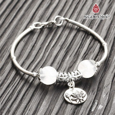 Vòng bạc phối đá thiên nhiên 8mm phối charm hoa sen bạc - Ngọc Quý Gemstones