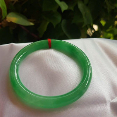 Vòng cẩm thạch Lý Nở 53  Size vòng 53mm x Dầy 7,2mm màu Xanh lá Tươi bóng đều đẹp quá  Nữ mệnh Mộc Hỏa 52kg - 60kg đeo đẹp ạ