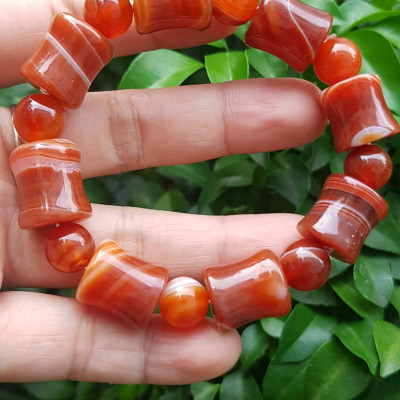 Vòng tay đá mã não đỏ kiểu Vòng kiểu hạt to thống 14mm với hạt tròn 10mm Anh Chị mệnh hỏa mệnh thổ đeo xinh đẹp tay ạ