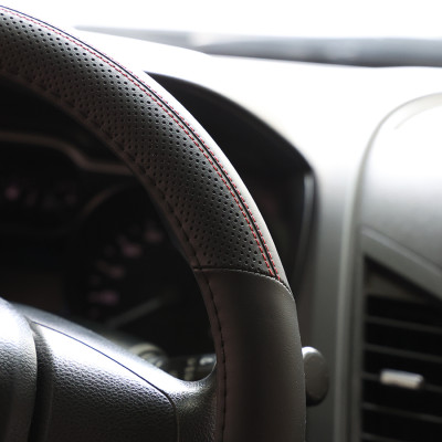 Bọc Vô Lăng CIND 8062 Size M Màu Đen Chỉ Đỏ